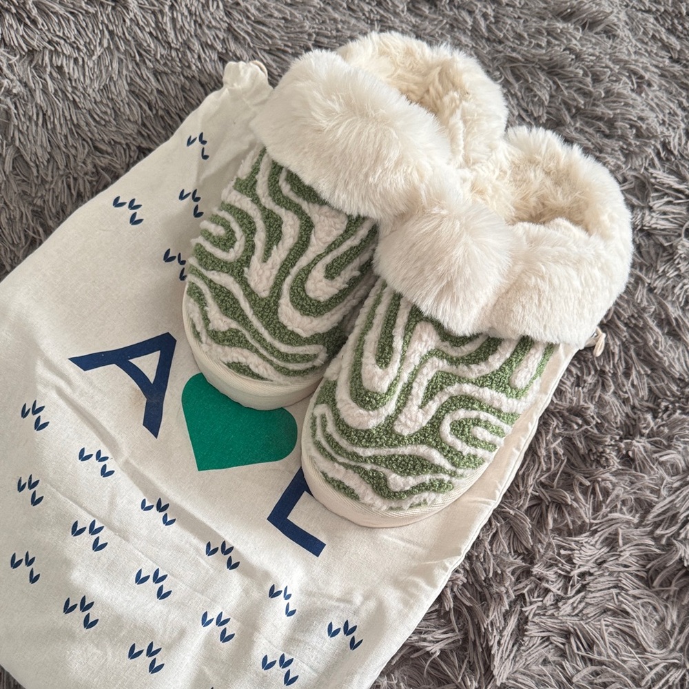 Aeropostale Green and Cream Women's Slippers